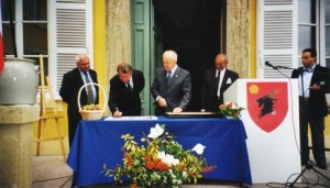 2003 - Maire de Vourles : Pierre NEYROUD - Maire d’Arquà Polesine : Pietro MARANGONI